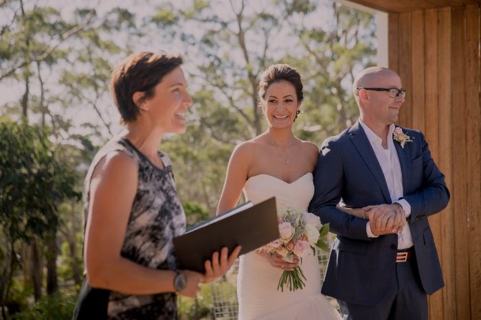 María se casó después de graduarse.